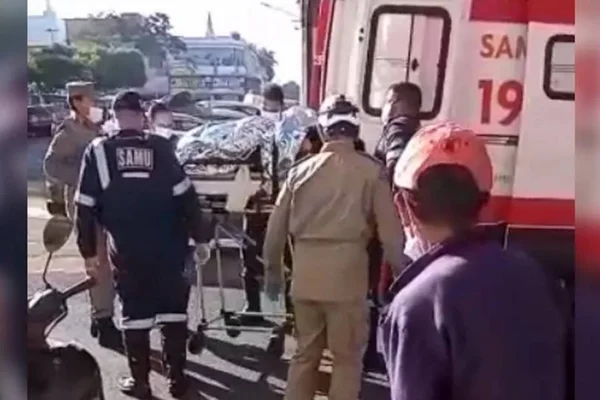 homem armado incendeia casa e invade comércios atirando em ipameri, goiás