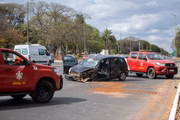Duas vítimas, cada uma de um dos veículos, foram transportadas ao Hospital de Base Duas vítimas, cada uma de um dos veículos, foram transportadas ao Hospital de Base