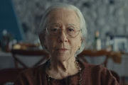 Eunice Paiva (Fernanda Montenegro) no final de Ainda Estou Aqui