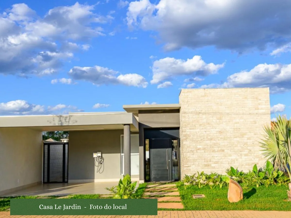 Casa Le Grand Jardin marca o acesso ao empreendimento localizado às margens da DF-140 Casa Le Grand Jardin marca o acesso ao empreendimento localizado às margens da DF-140