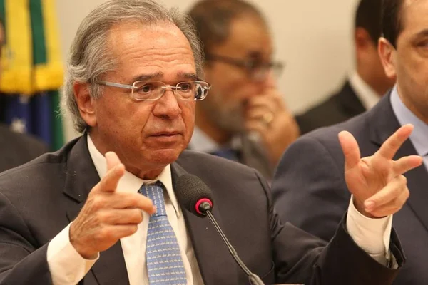 Guedes fala em Congresso decidir sobre cortes e contingenciamentos