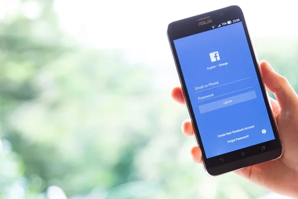 celular facebook redes sociais aplicativo foto ilustrativa