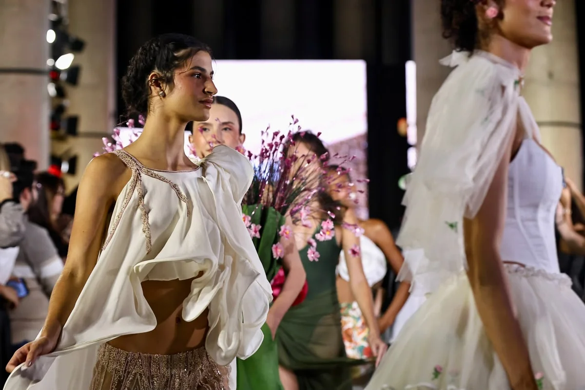 Metrópoles Catwalk encerra 3ª edição com Negra Li na passarela - imagem 7 Metrópoles Catwalk encerra 3ª edição com Negra Li na passarela - imagem 7