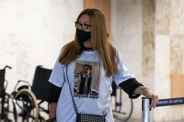 “Que o casal se arrependa”, diz tia-avó de Henry, antes de julgamento