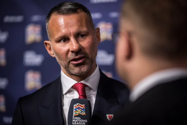 Ryan Giggs acusado de agressão à namorada