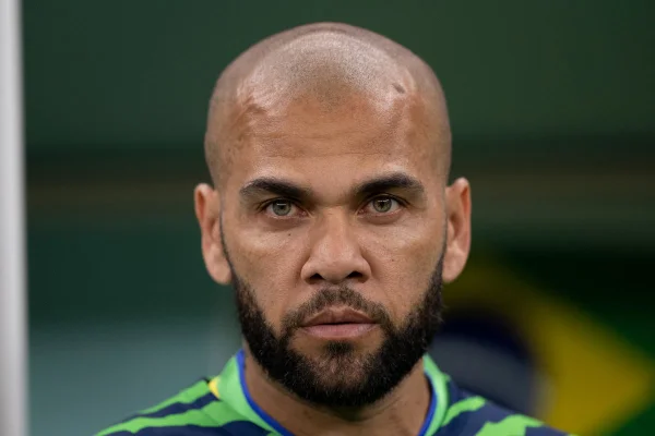 Imagem colorida do rosto de Daniel Alves - Metrópoles