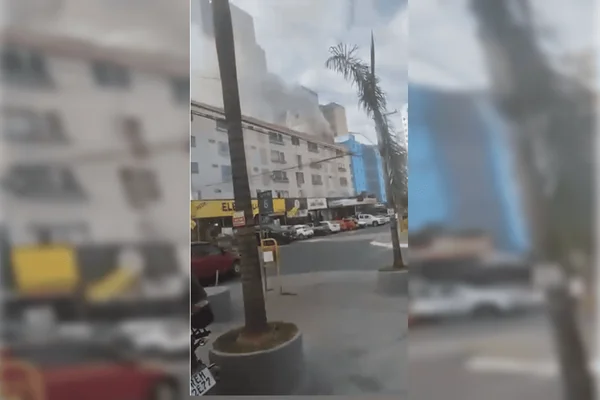 Exaustor causa princípio de incêndio em cozinha de restaurante. Vídeo