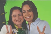 Trio elétrico de candidata de Michelle Bolsonaro em GO capota durante ato Trio elétrico de candidata de Michelle Bolsonaro em GO capota durante ato