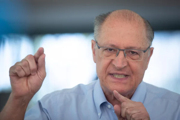 imagem colorida vice-presidente e ministro do Desenvolvimento, Indústria, Comércio e Serviços (MDIC), Geraldo Alckmin - Metrópoles