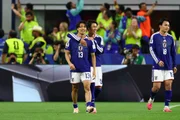 Seis minutos depois, a seleção japonesa empatou com um chute rasteiro à queima-roupa do meio-campista Nakamura Seis minutos depois, a seleção japonesa empatou com um chute rasteiro à queima-roupa do meio-campista Nakamura