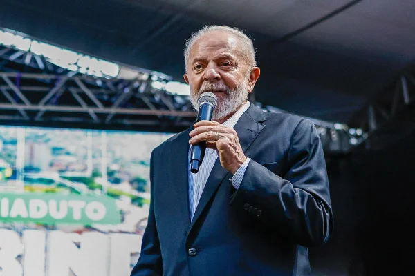 Presidente da República, Luiz Inácio Lula da Silva, durante cerimônia de inauguração do Viaduto Roza Cabinda e de assinatura de Ordens de Serviço para recuperação de trechos da BR-267. Juiz de Fora - MG plano safra agricultura - Metrópoles