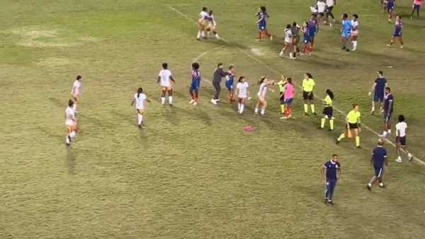 Acesso do Bahia para a elite do Brasileirão Feminino termina em confusão, Injúria racial e treinador preso.