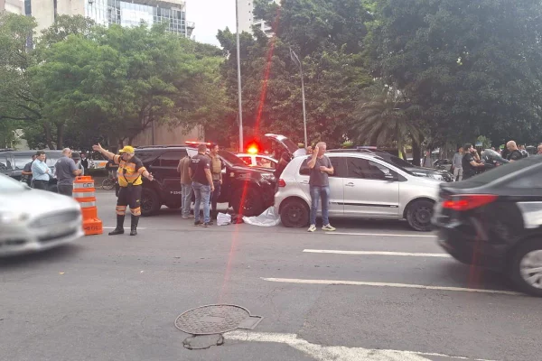 Imagens coloridas mostram avenida Faria Lima, em SP, após tiroteio e perseguição policial