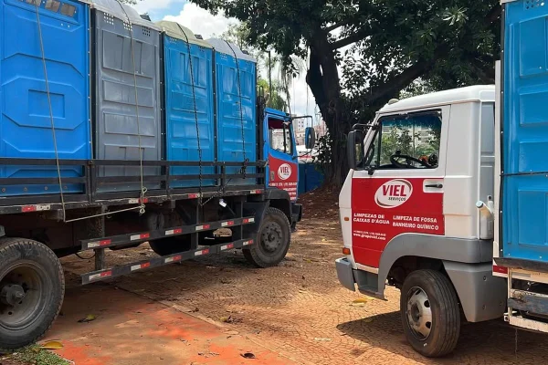 Caminhões com banheiros químicos