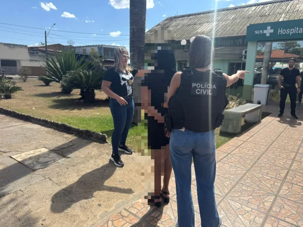 Mãe é presa por receber dinheiro para proteger o estuprador da filha