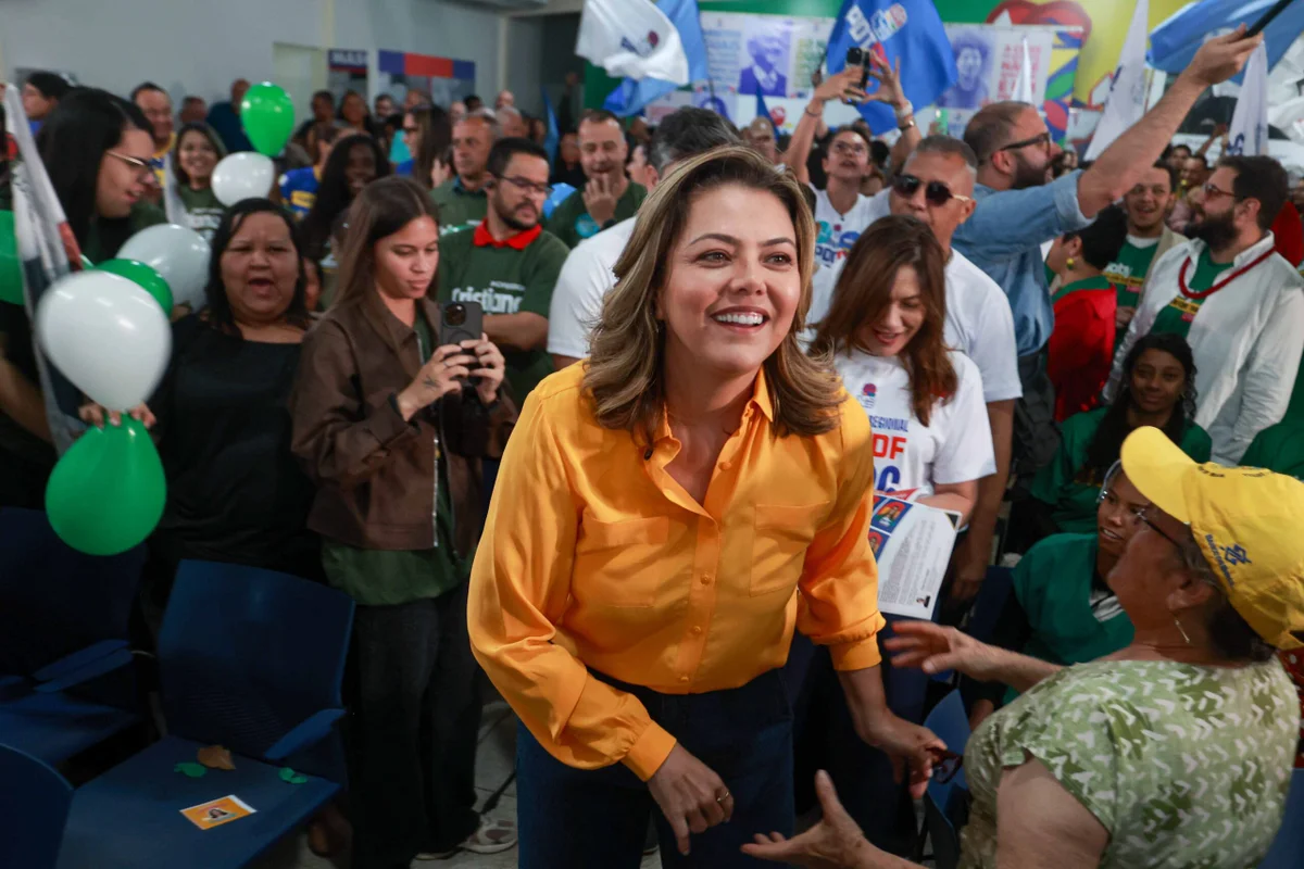 PDT oficializa candidatura de Leila do Vôlei à reeleição PDT oficializa candidatura de Leila do Vôlei à reeleição