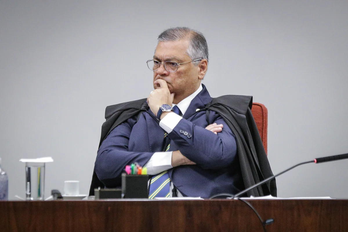 A Primeira Turma do Supremo Tribunal Federal (STF) retomou, na manhã desta terça-feira (21/10), o julgamento do núcleo 4, conhecido como o grupo de desinformação, no âmbito do processo referente à tentativa de golpe de Estado após as eleições de 2022. No total, são sete réus acusados pela Procuradoria-Geral da República (PGR) de propagar notícias falsas sobre as urnas eletrônicas. A Primeira Turma do Supremo Tribunal Federal (STF) retomou, na manhã desta terça-feira (21/10), o julgamento do núcleo 4, conhecido como o grupo de desinformação, no âmbito do processo referente à tentativa de golpe de Estado após as eleições de 2022. No total, são sete réus acusados pela Procuradoria-Geral da República (PGR) de propagar notícias falsas sobre as urnas eletrônicas.