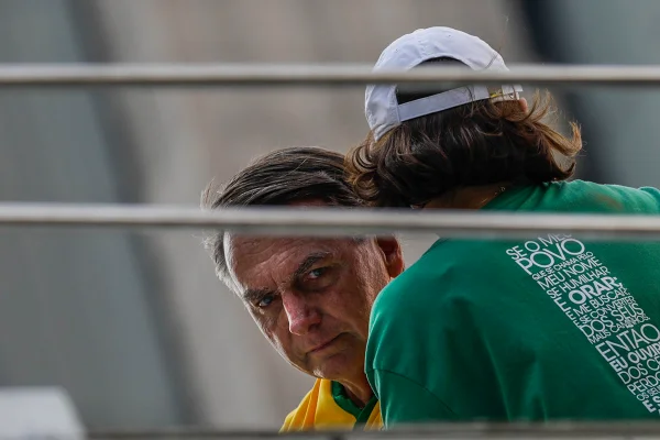 Imagem colorida do ex-presidente Jair Bolsonaro durante ato na Avenida Paulista, em 25 de fevereiro
