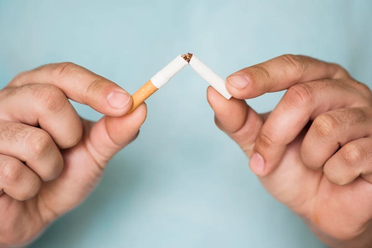 Parar de fumar reduz risco de câncer de pulmão mesmo após anos de consumo