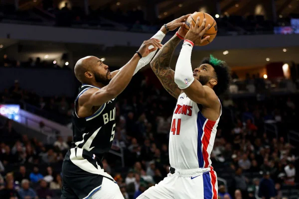 Jogadores de Milwaukee Bucks e Detroit Pistons jogo de basquete pela NBA - Metrópoles