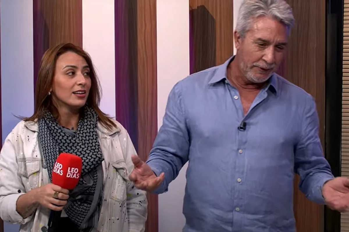 Rivo, participante do Casamento às Cegas, ao lado de sua nova parceira durante participação no programa Leo Dias TV