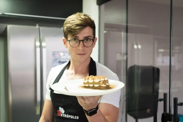 Cozinha de Solteiro: aprenda a preparar o clássico tiramisu