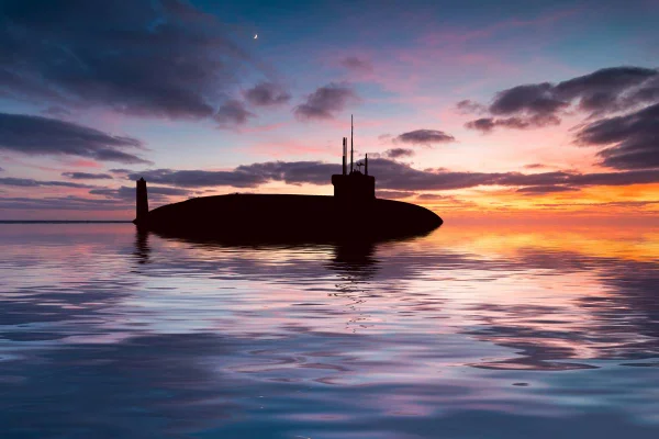 Imagem colorida mostra um submarino dentro da água - Metrópoles
