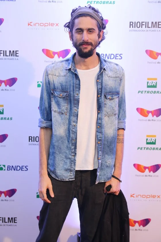 Bernardo Mendes na exibição dos Filmes "A Serpente" e "Era o Hotel Cambridge", no Cine Roxy, em Copacabana, no Rio Bernardo Mendes na exibição dos Filmes "A Serpente" e "Era o Hotel Cambridge", no Cine Roxy, em Copacabana, no Rio