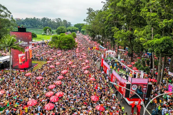 A CET liberou a lista das ruas interditadas neste final de semana em todas as regiões de São Paulo. Transporte público terá alterações - Metrópoles