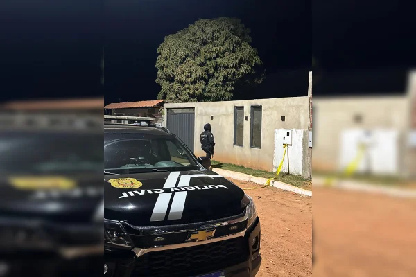 Imagem colorida de uma viatura da Polícia Civil do DF