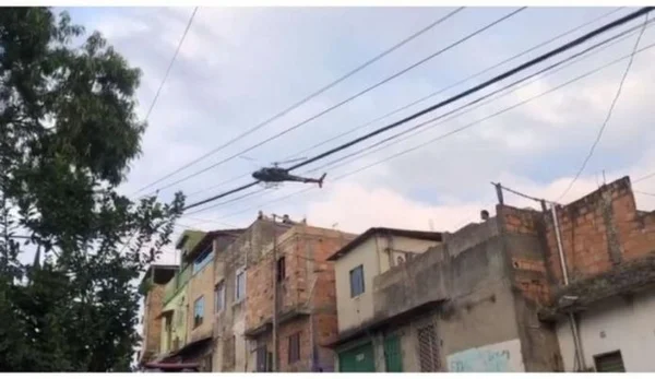 Traficante manda “rachar joelho” de mulher e incendiar casa dela