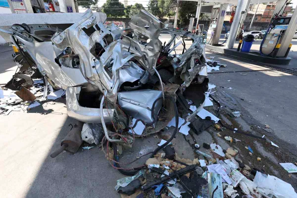 Carro explode enquanto abastecia com GNV no rio de janeiro 9