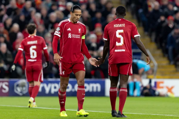 Foto colorida de Konaté, do Liverpool - Metrópoles