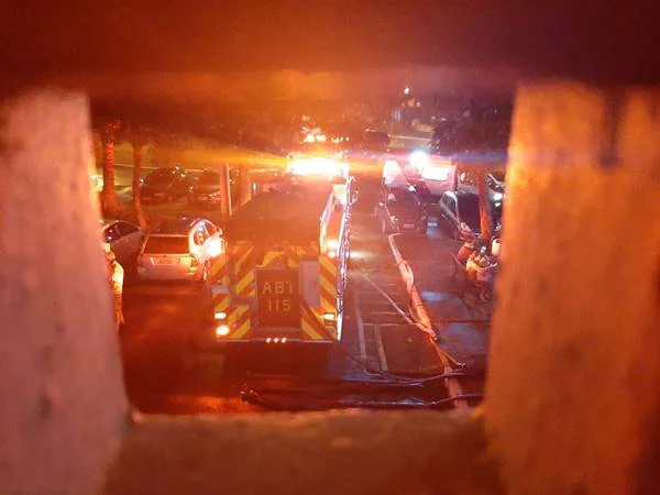 Apartamento na 205 Sul pega fogo e bombeiros resgatam dois gatos - destaque galeria