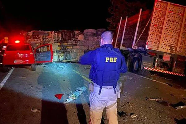 Acidente com quatro veículos deixa seis mortos e 12 feridos no Rio Grande do Sul