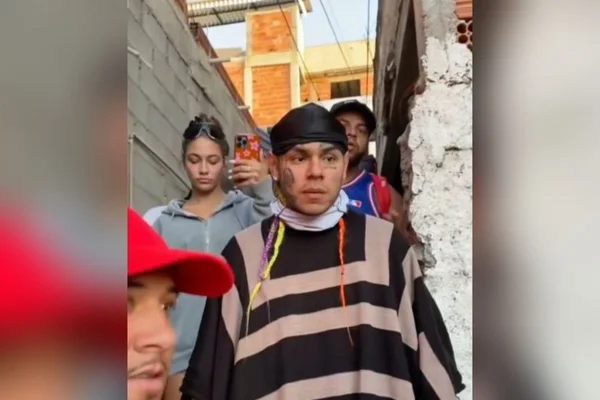 6ix9ine na Mangueira, no Rio