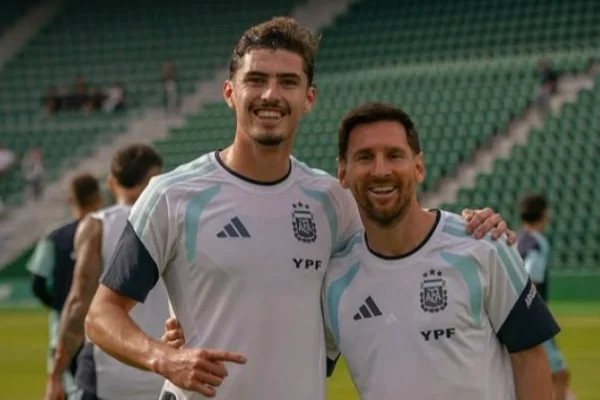 Foto colorida de Messi e Panichelli - Metrópoles