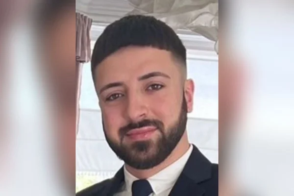 Imagem colorida de Kyle Clifford, suspeito de matar 3 mulheres com arma besta polícia britânica - Metrópoles