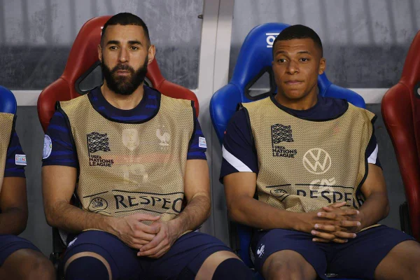 Benzema e Mbappé no banco de reservas