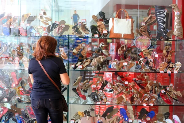 Setores de comércio e serviços do DF fecham 2015 no vermelho. É o pior resultado desde 2006