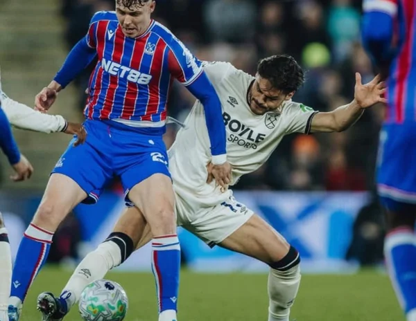 Imagem colorida da partida entre Crystal Palace e West Ham
