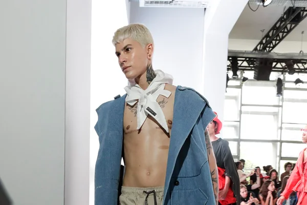 Primeiro homem trans no SPFW é do DF: “Tinha medo do preconceito”