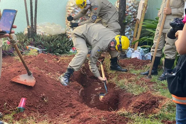 corpo é desenterrado