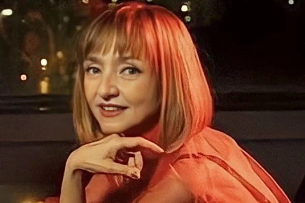 Atriz de Pulp Fiction promove novo filme no Brasil