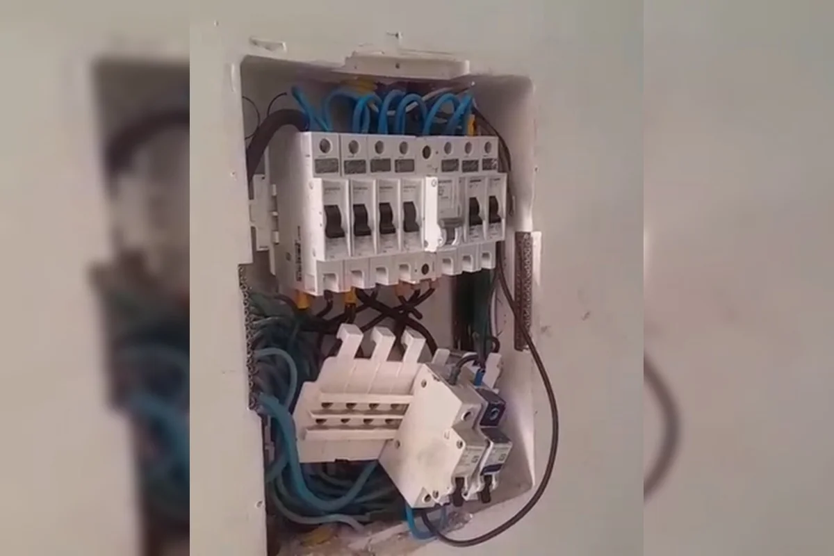 A falha provocou uma sobrecarga de alta voltagem na rede do imóvel A falha provocou uma sobrecarga de alta voltagem na rede do imóvel