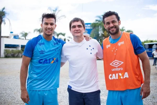 Após queda do Cruzeiro, cantor Samuel Rosa pede revolução no time