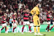 Samuel Lino anotou o segundo gol do Flamengo Samuel Lino anotou o segundo gol do Flamengo