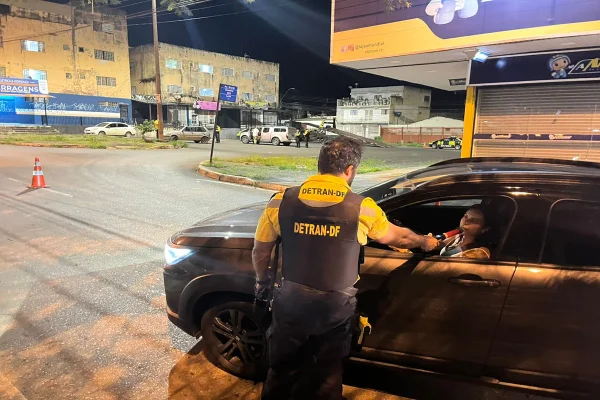 Detran-DF flagra 122 motoristas alcoolizados no fim de semana