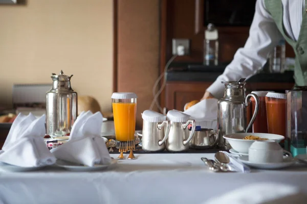 Nutricionista dá dicas para não exagerar no café da manhã de hotel