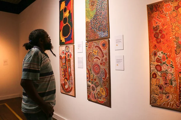 Arte aborígene da Austrália vira tema de exposição na Caixa Cultural
